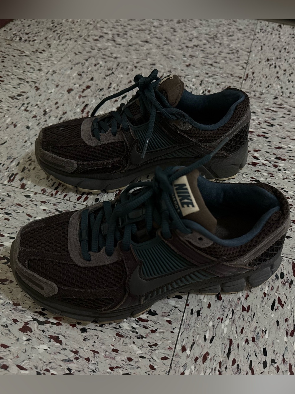 Women Men’s Dark Brown and Black Mesh Sneakers- VOMERO 5